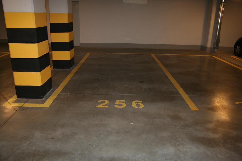Executive 2-Bedroom Apartment คราคูฟ ภายนอก รูปภาพ